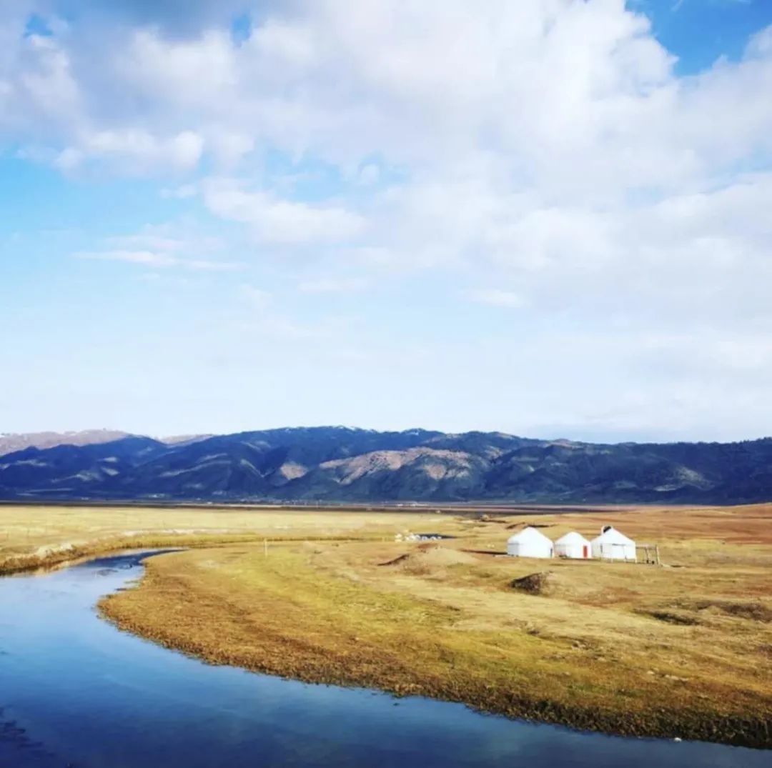 中国国庆假期外媒报道_中国旅游市场复苏_旅游黄金周的积极影响
