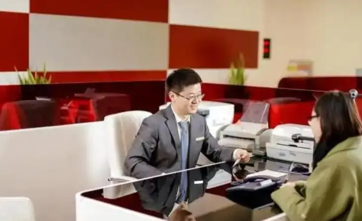 银行真的不会破产吗？全球每年7-10家银行倒闭，海南发展银行已成先例