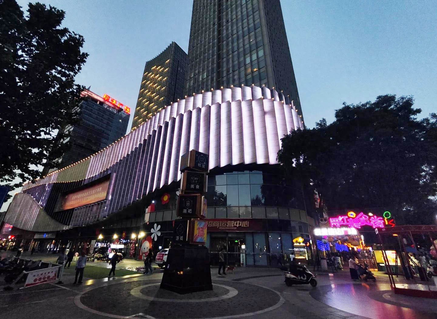 经济环境忧心实体店闭店，零食铺子却逆势扩张，盈利秘诀在哪？