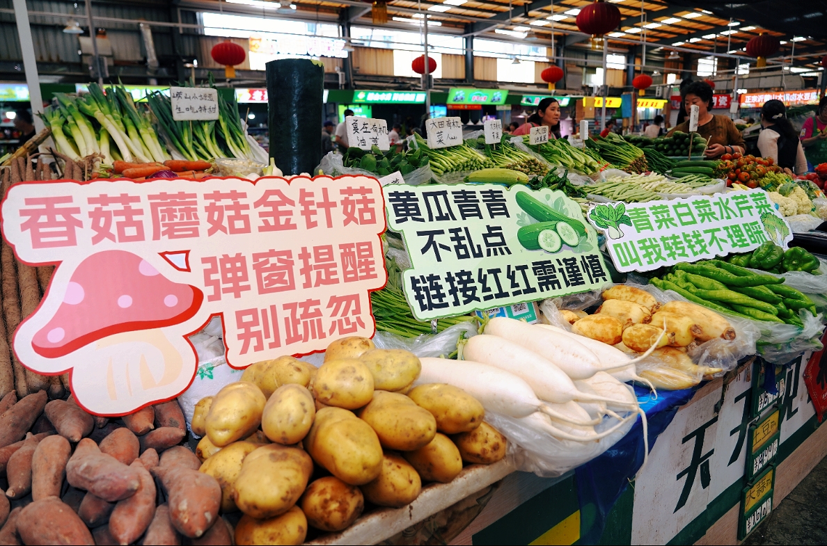 青岛市银行业金融知识万里行_农业银行青岛网点_金融宣教进市场活动