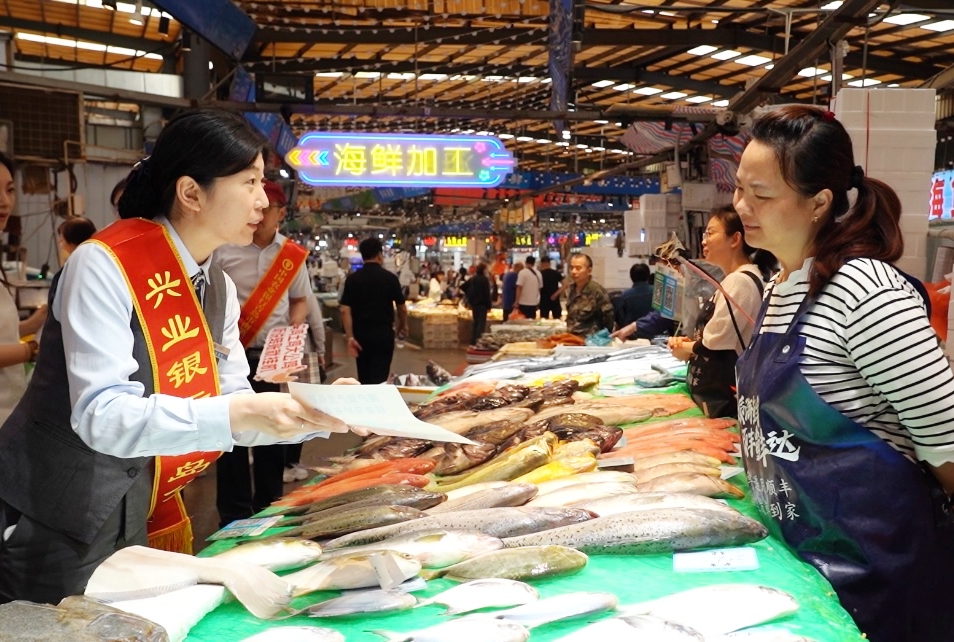 农业银行青岛网点_青岛市银行业金融知识万里行_金融宣教进市场活动