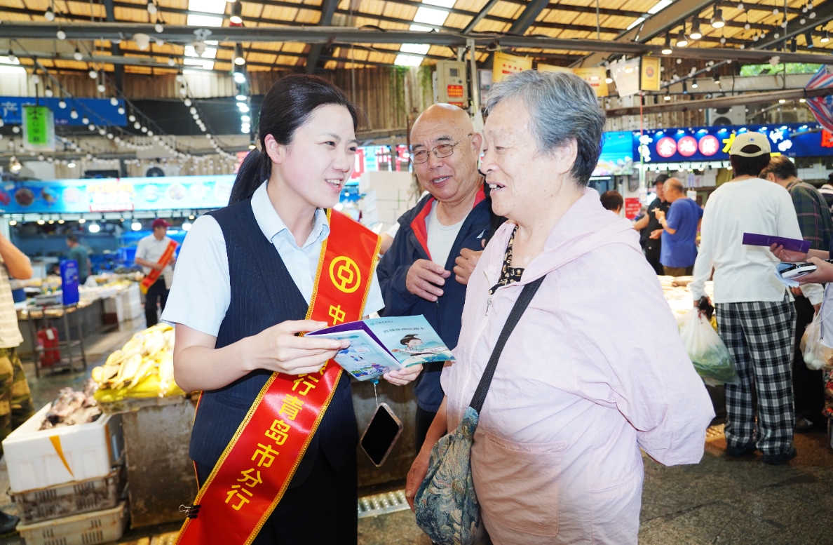 金融宣教进市场活动_农业银行青岛网点_青岛市银行业金融知识万里行