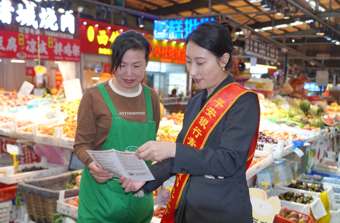 青岛市银行业金融知识万里行_农业银行青岛网点_金融宣教进市场活动