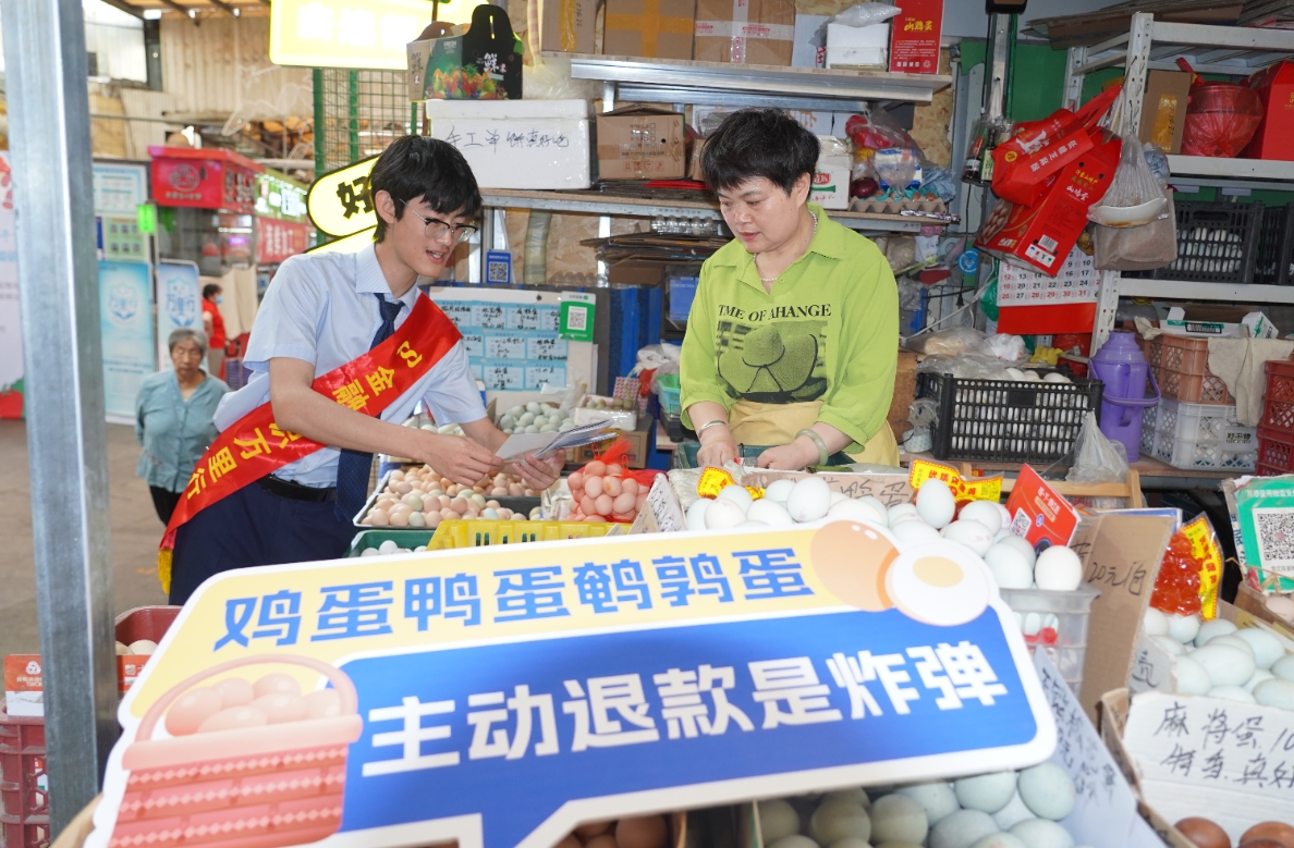 青岛市银行业金融知识万里行_金融宣教进市场活动_农业银行青岛网点