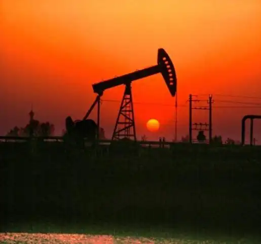 国际原油价格暴跌分析_油价下跌 全球经济_美国经济增长与油价波动关系