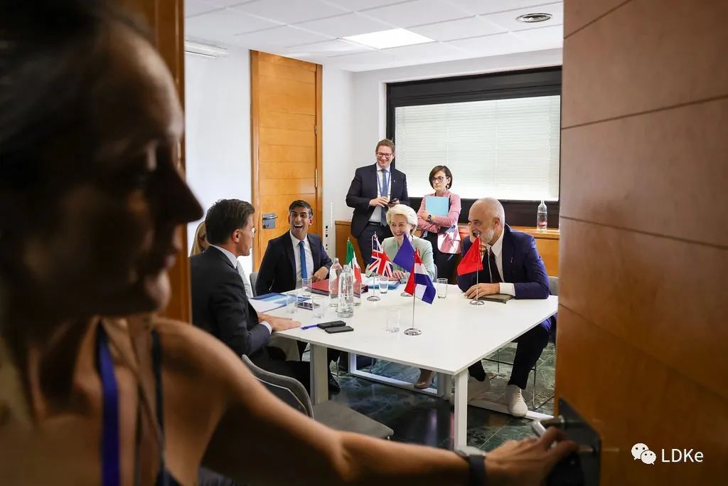 英镑兑人民币汇率预测_人民币对英镑近期走势_英国汇率走势