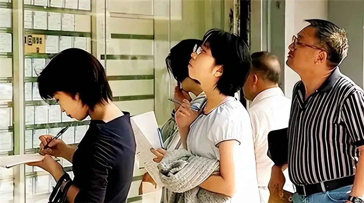 香港金融保卫战_中国动用1400亿对轰_亚洲金融风暴香港财富蒸发