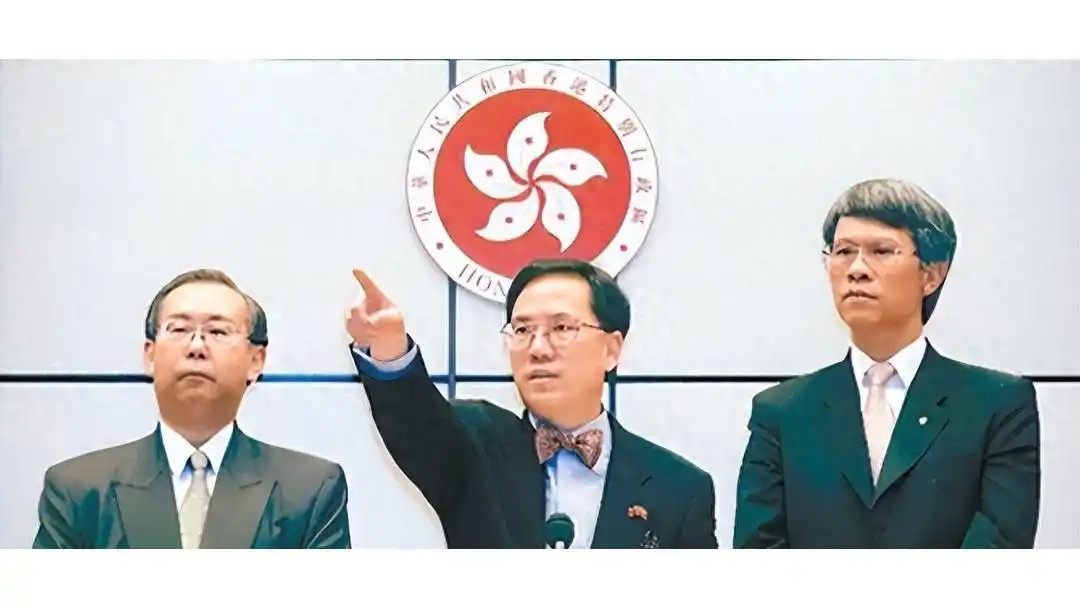 亚洲金融风暴下香港险象环生，财富蒸发危机四伏